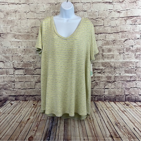 Cupid Stitch Fix Gray Striped Short Sleeve Knit Top - Picture 1 of 9